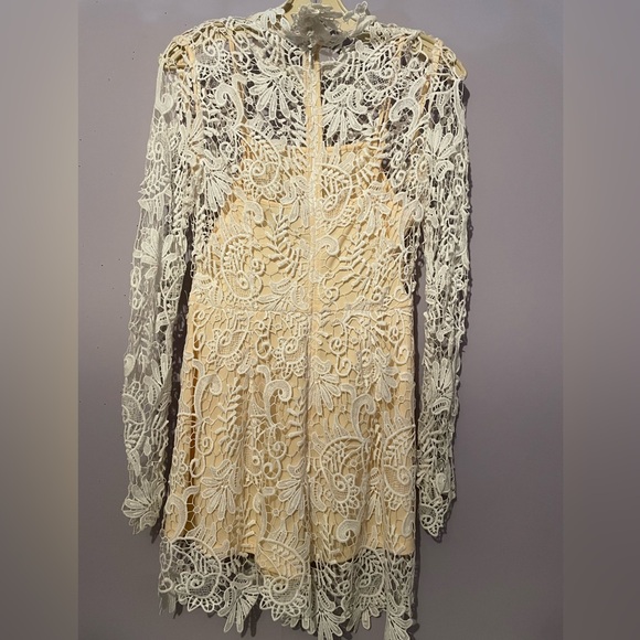 White Crochet Lace Romper - Picture 4 of 7